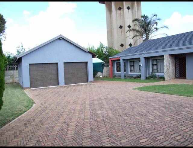 5 BEDROOM HOUSE FOR SALE IN ONTDEKKERSPARK